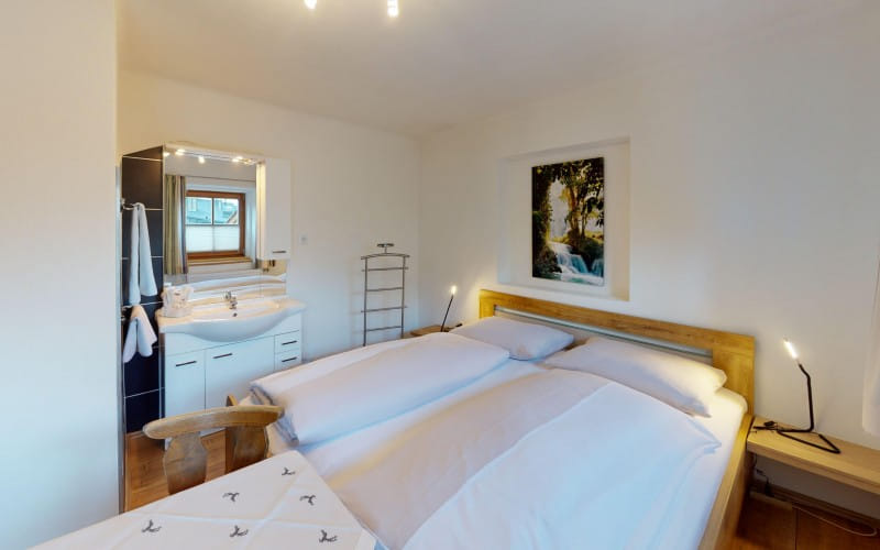 forellenstubeloferbedroom7.jpg
