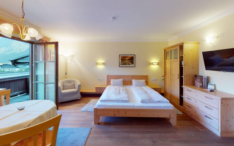 forellenstubeloferbedroom2.jpg