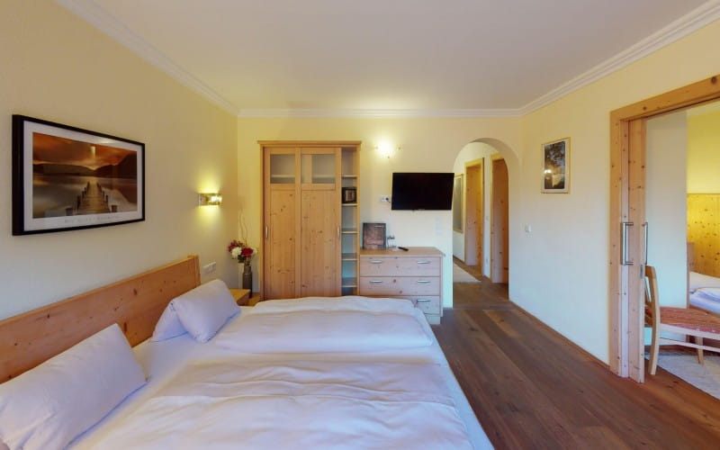 forellenstubeloferbedroom3.jpg