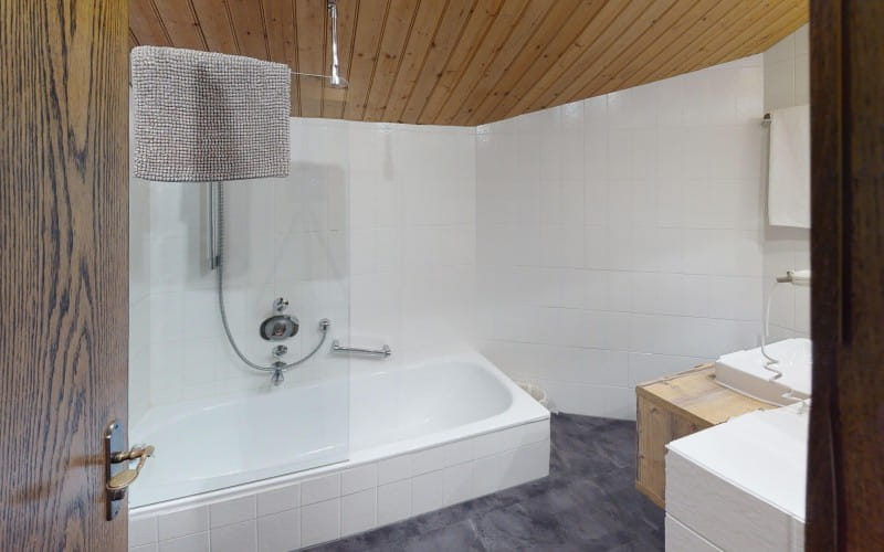 forellenstubeloferbathroom2.jpg