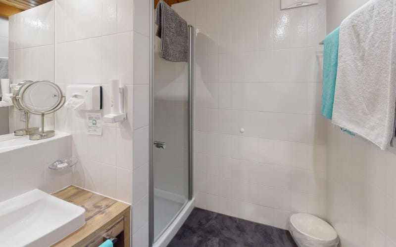 forellenstubeloferbathroom3.jpg